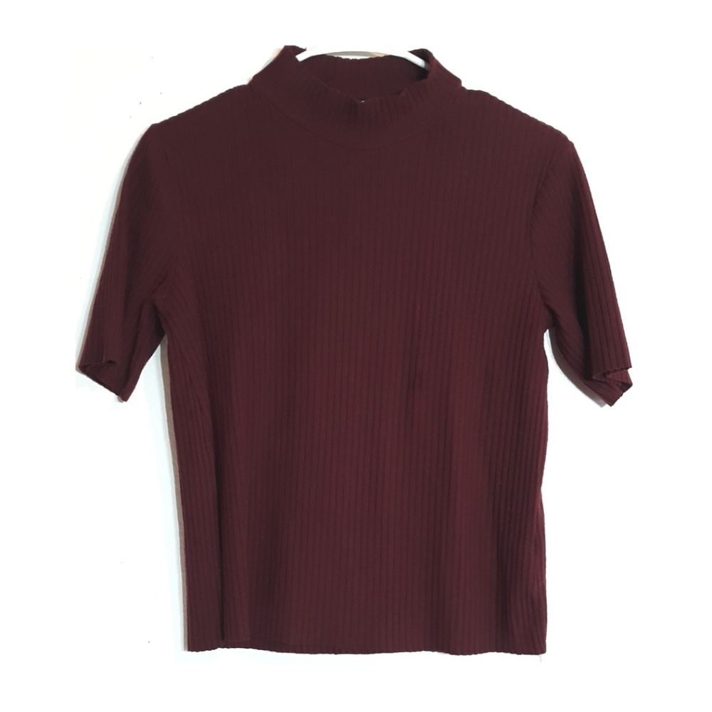 Bershka maroon ribbed 1/2 sleeve knit top  🧜‍♀️